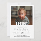 ミニマルシンプルリストワンスクエアフォトファースト誕生日 招待状 (正面)