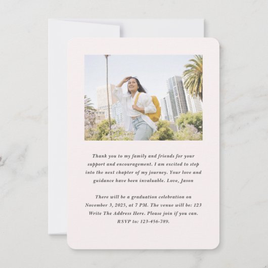 ミニマルシンプル主義のシック写真卒業 案内状 (裏面)