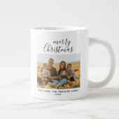 ミニマルシンプルChristmas Script家族写真 ジャンボコーヒーマグカップ (右)
