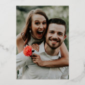 ミニマルタイポグラフィエレガントフォトホワイト結婚ズ 箔招待状 (裏面)