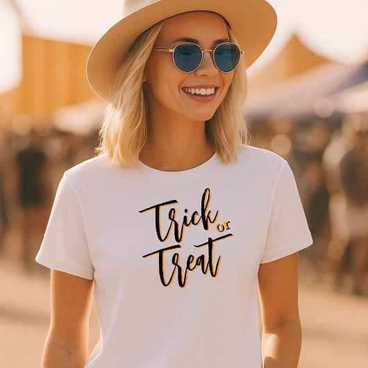 ミニマルタイポグラフィトリックまたはトリートハロウィーン Tシャツ