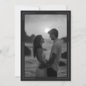 ミニマルタイポグラフィ白黒シェル結婚写真 招待状 (裏面)