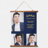 ミニマルタイポグラフィ3写真卒業 吊り下げ型タペストリー (正面)