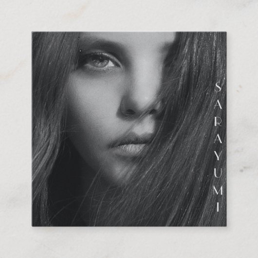 ミニマルタイポグラフィ&写真プロフェッショナル スクエア名刺 (正面)