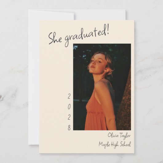 ミニマルトレンディーユニークシニア写真卒業 案内状 (正面)