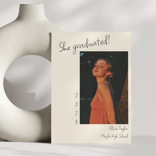 ミニマルトレンディーユニークシニア写真卒業 案内状