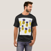 ミニマルパイナップルカラフル抽象デザイン。 Tシャツ (正面フル)