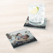 ミニマルパーソナライズされたリストフォトスクリプト名の日付 ガラスコースター (アングル)