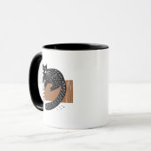 ミニマルフォークアートブラックキャット片手に座る マグカップ (正面左)