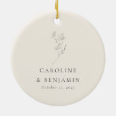 ミニマルベージュ色フローララインア結婚ートのカスタム セラミックオーナメント (裏面)