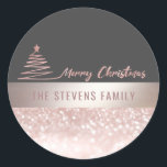 ミニマルモダンスクリプトMerry Christmas ラウンドシール<br><div class="desc">ミニマルモダンリストメリークリスマスクリスマスツリー。魅力的なモダンプロフェッショナルデザインとコンテンポラリーtouch。エレガンスとスタイルのtouch。カスタマイズモノグラムのイニシャル、名前とアドレスの詳細。</div>