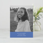 ミニマルモダンスシンプルの青い写真卒業 案内状 (スタンド正面)