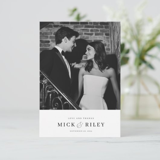 ミニマルモダンスタイポグラフィ写結婚真 サンキューカード (スタンド正面)