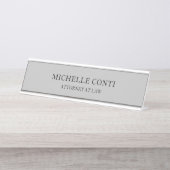 ミニマルモダンスタイリッシュプロフェッショナルシルバーグレー デスクネームプレート (正面)