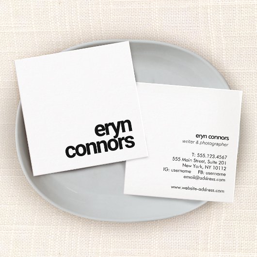 ミニマルモダンタイポグラフィ白黒 スクエア名刺