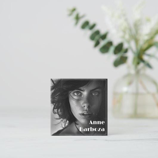 ミニマルモダンプロフェッショナル写真QRコード スクエア名刺 (スタンド正面)