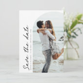 ミニマルモダンラストアーチフォト日付の保存 招待状 (スタンド正面)