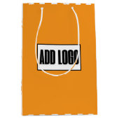 ミニマルモダンリストオレンジとホワイトビジネスロゴ ミディアムペーパーバッグ (正面)