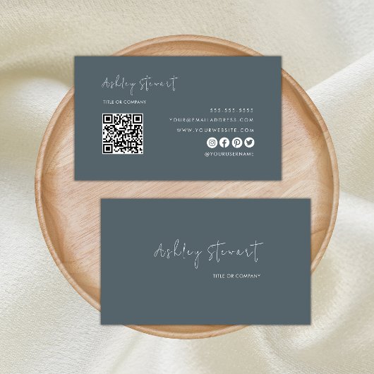 ミニマルモダンリストスクリプトQrコードプロフェッショナルネイビー 名刺