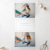 ミニマルモダンリストハッピーホリデータイポグラフィ写真 三つ折りクリスマスカード (内部)