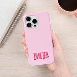 ミニマルモダンリストピンクレッドイニシャルモノグラム iPhone 13ケース<br><div class="desc">ピンクレッドモダンミニマルイニシャルモノグラムの電話ケース。独自のiPhoneパーソナライズされたケースを作成しカスタムて、イニシャル名。</div>