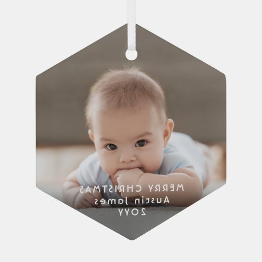 ミニマルモダンリストフォトオーバーレイ白文字六角形 ガラスオーナメント (裏面)