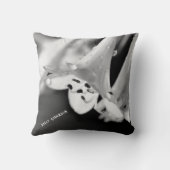 ミニマルモダンリストブラック&ホワイトフラワー付き看板 クッション (裏面)