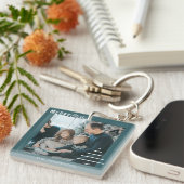 ミニマルモダンリストメリークリスマスグリーンパイン キーホルダー (正面右)