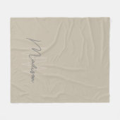 ミニマルモダンリストモノグラムベージュスクリプト名 フリースブランケット (正面(横))
