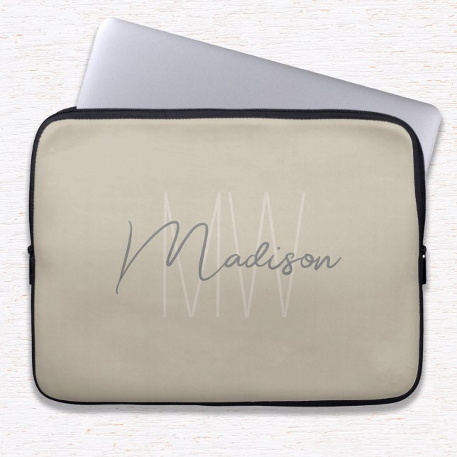 ミニマルモダンリストモノグラムベージュスクリプト名 ラップトップスリーブ (Modern Minimalist Monogram Beige Script Name Laptop Sleeve)