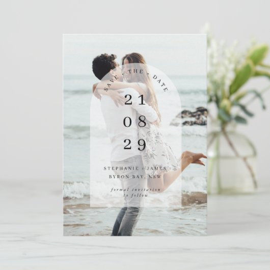 ミニマルモダンリスト中央のアーチ写真日付を保存 招待状 (スタンド正面)