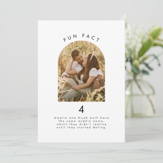 ミニマルモダン結婚おもしろいファクトの写真表の番号 招待状 (スタンド正面)