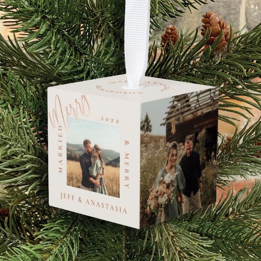 ミニマルモダン結婚したメリーと金ゴールドのスクリプトの写真 キューブオーナメント