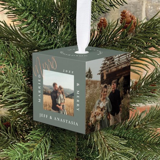 ミニマルモダン結婚したメリーと金ゴールドのスクリプトの写真 キューブオーナメント