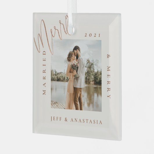 ミニマルモダン結婚したメリーと金ゴールドスクリプトの写真 ガラスオーナメント (正面左)