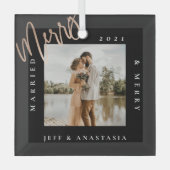 ミニマルモダン結婚したメリー &金ゴールドスクリプト写真 ガラスオーナメント (正面)