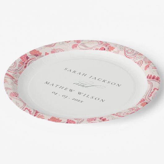 ミニマルモダン赤面ペイズリー結婚タイポグラフィ ペーパープレート (アングル)