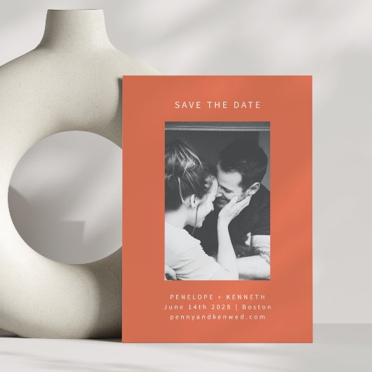 ミニマルモダン オレンジ色のフォトウェディング セーブザデート