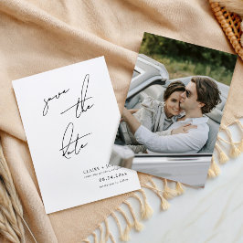 ミニマルモダン & 遊び心のあるスクリプトのSave the Date 招待状