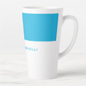 ミニマルユニークモダンリストの青い白の名前を追加 カフェラテマグ (右)