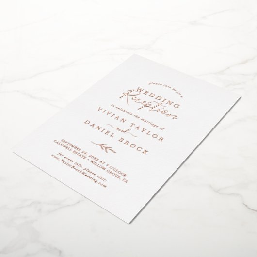 ミニマルリーフ | ローズゴールドの箔押し結婚式の披露宴 箔招待状 (回転した状態)