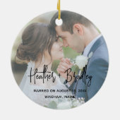 ミニマル写真のモダン初めてのクリスマス セラミックオーナメント (裏面)