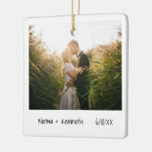 ミニマル写真初めてのクリスマス結婚した新婚 セラミックオーナメント (左)