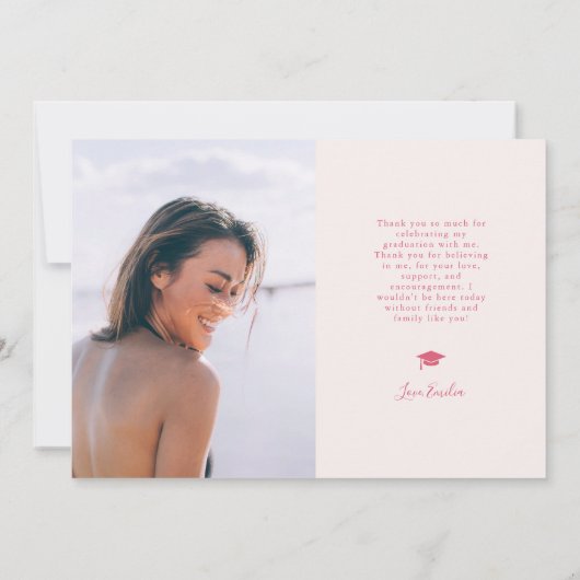 ミニマル写真数々の卒業ピンクのお知らせ 招待状 (裏面)