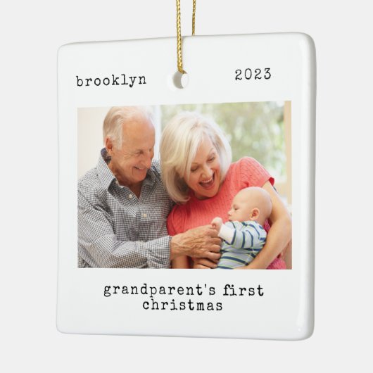 ミニマル写真祖父母の初めてのクリスマス セラミックオーナメント (左)