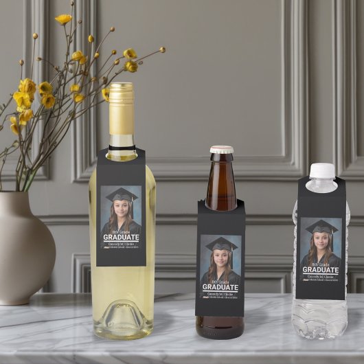 ミニマル写真第8学年の卒業発表 ボトルネックタグ