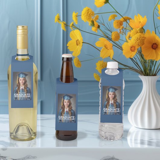 ミニマル写真第8学年の卒業発表 ボトルネックタグ