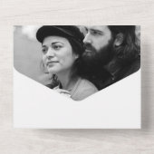 ミニマル写真結婚の婚約カップルBW オールインワン招待状 (裏面)