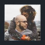 ミニマル写真結婚の感謝 マグネット<br><div class="desc">この感謝していミニマユニークリスト写真のThank You Magnetでお前を粘り結婚強く言え。記念としてモダンデザインされパーソナライズされたた、クリーンでミニマルなデザインを備え、写真の一つお気に入りのと、感謝の気持ちシンプルを込めたメッセージを展示。結婚式の引き出物に最適な、このマグネットは、冷蔵庫やオフィスの宇宙で見るたびに共有する美しい瞬間を思い出させるだろう。その控えお洒落なスタイルは、あなたのジェスチャーに個人的なtouchを追加しながら任意の装飾を補う感謝していことを確認する。</div>