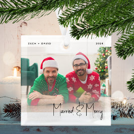 ミニマル写真 Married and Merry LGBTQ ブラックスクリプト ガラスオーナメント